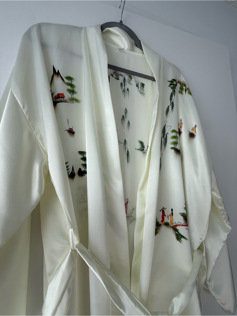 Vintage Silk Robe/Kimono Jacket with Scenic Print